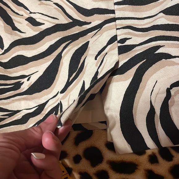 •LOFT•OFF WHITE/BLACK/TAN WAVY STRIPED TEXTURED SKIRT SIZE 6P IN EUC 100% LINED - Picture 6 of 8